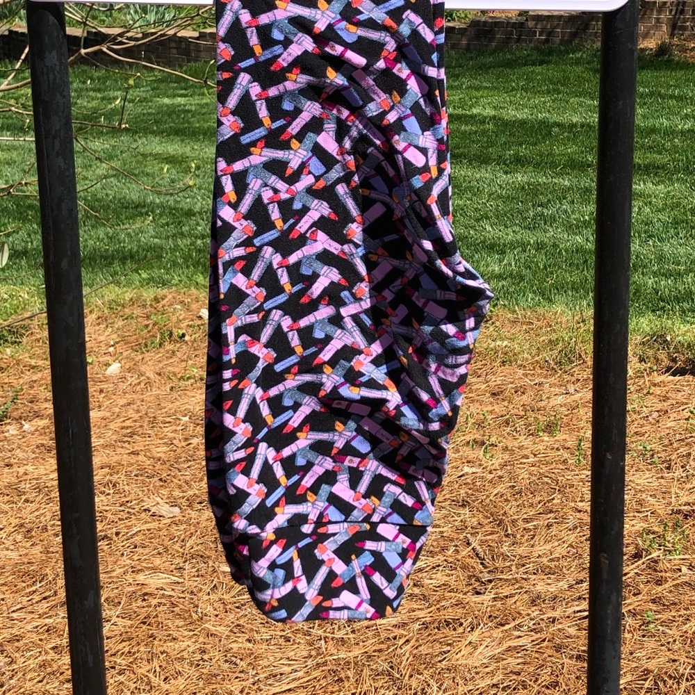 COPY - Lularoe Colorful Lipstick Leggings OS